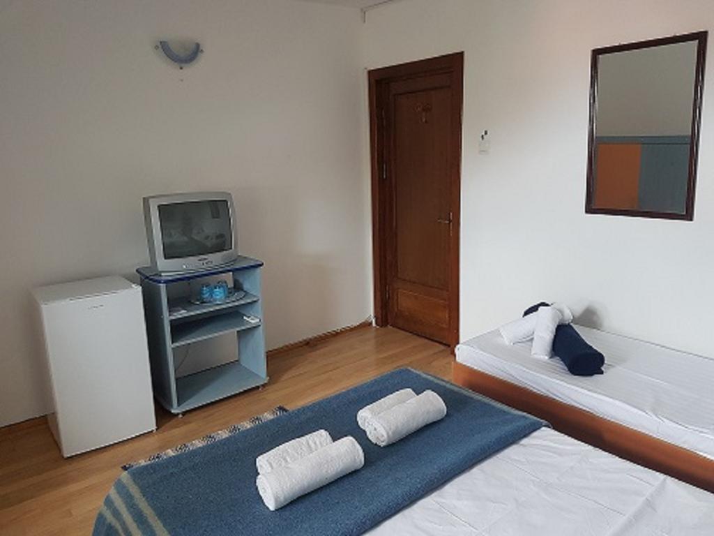 קוסטינסטי Pensiunea Casa Johnelly מראה חיצוני תמונה