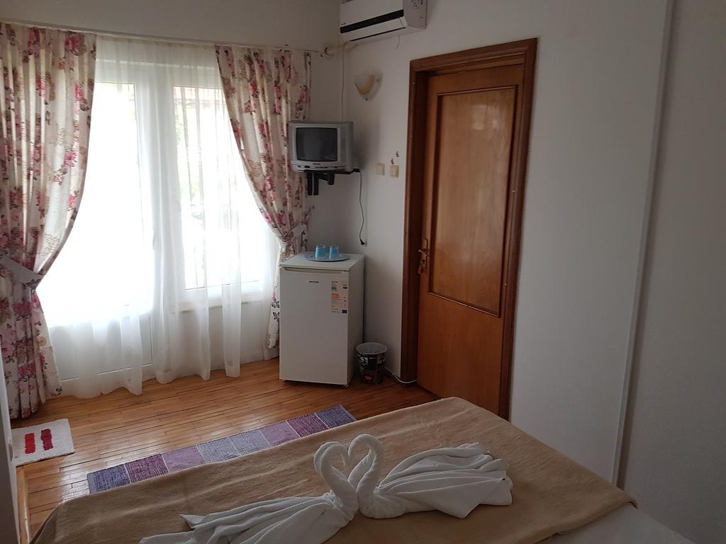 קוסטינסטי Pensiunea Casa Johnelly מראה חיצוני תמונה