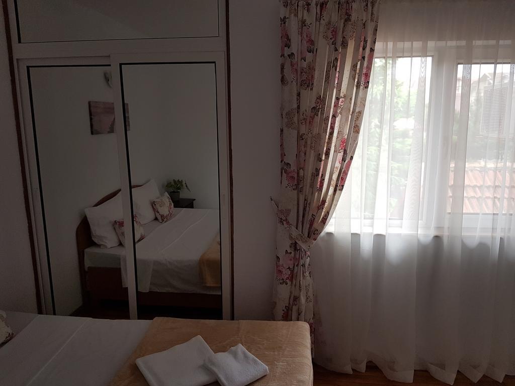 קוסטינסטי Pensiunea Casa Johnelly מראה חיצוני תמונה
