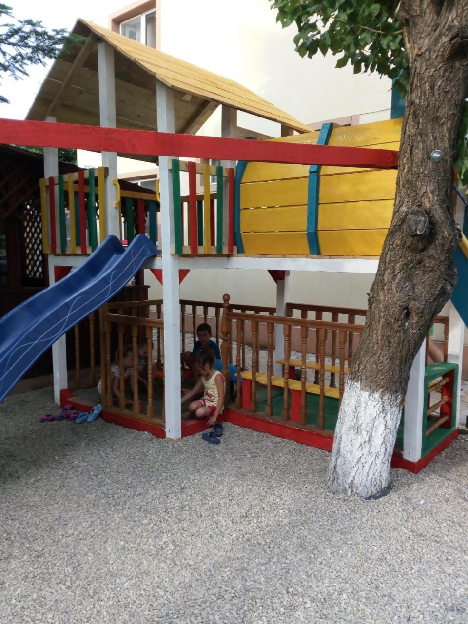 קוסטינסטי Pensiunea Casa Johnelly מראה חיצוני תמונה