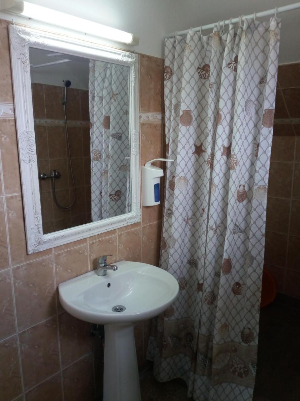 קוסטינסטי Pensiunea Casa Johnelly מראה חיצוני תמונה