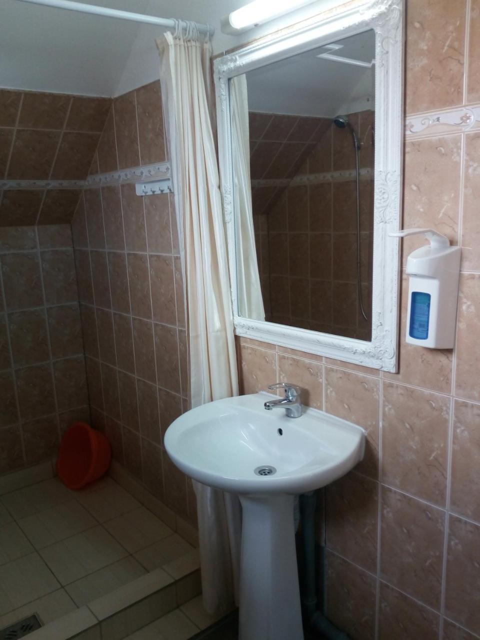 קוסטינסטי Pensiunea Casa Johnelly מראה חיצוני תמונה