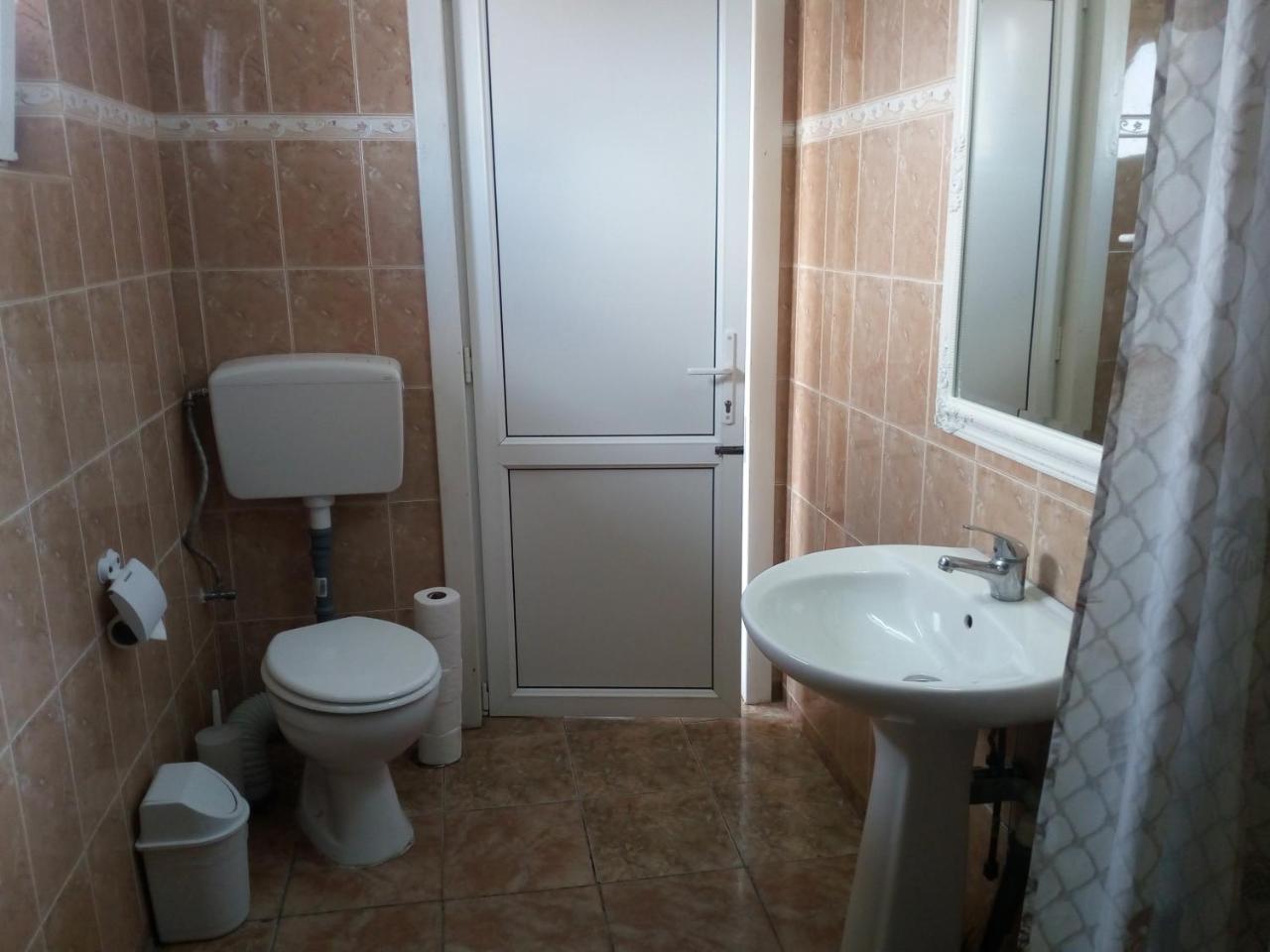 קוסטינסטי Pensiunea Casa Johnelly מראה חיצוני תמונה